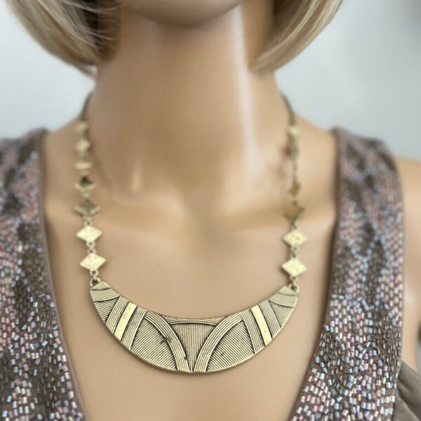 Reversible Gold Necklace With Charming And Unique Design